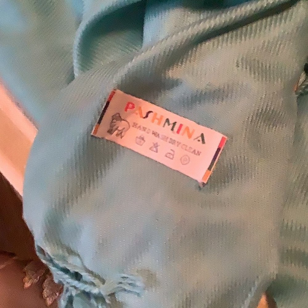 Pashmina - Picture 3 of 3